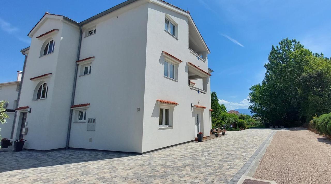 Apartments Matea Baška Eksteriør bilde