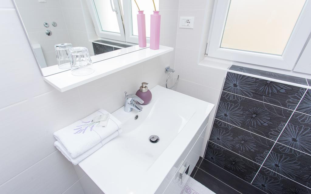 Apartments Matea Baška Eksteriør bilde